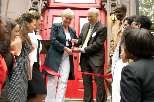 Bowery Mission Opens Women S Center In Harlem