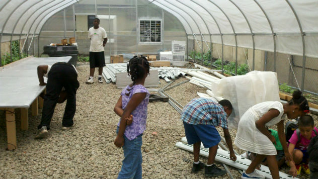 harlem-grown-greenhouse-install