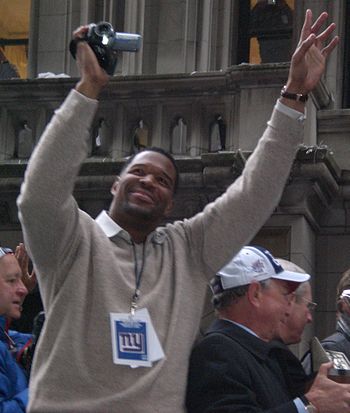 English: Michael Strahan during a post superbo...